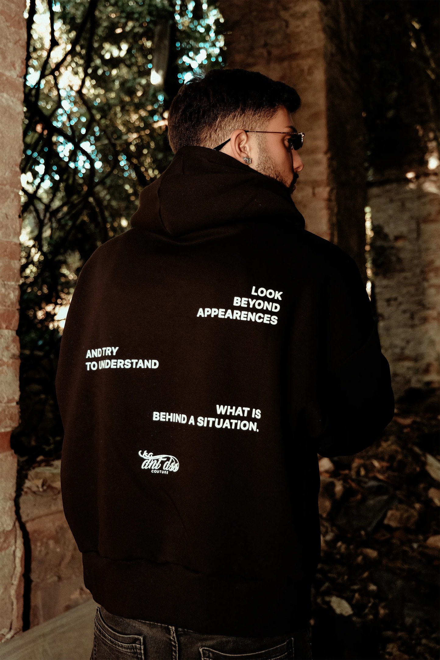 HOODIE "LOOK BEYOND"